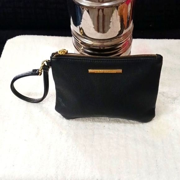 Steve Madden Handbags - Steve Madden black and gold leather Clutch with Gold Pull Tassel.